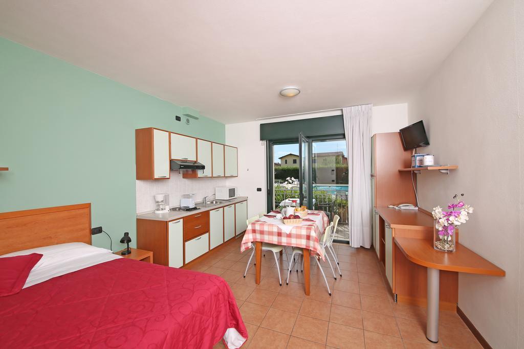 Nettuno Residence Hotel Peschiera del Garda Buitenkant foto