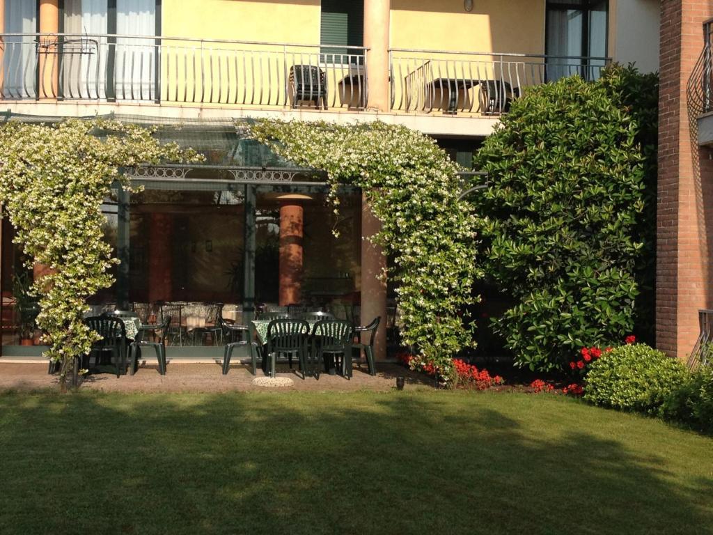 Nettuno Residence Hotel Peschiera del Garda Buitenkant foto